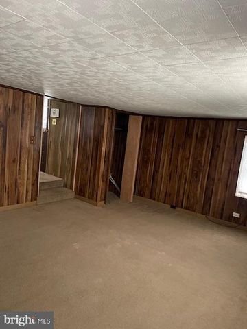 153 W KING ST, Abbottstown, PA 17301