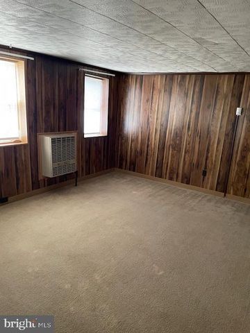 153 W KING ST, Abbottstown, PA 17301