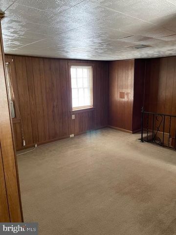 153 W KING ST, Abbottstown, PA 17301