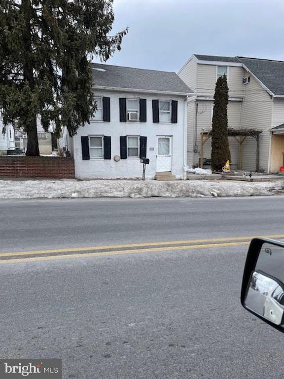153 W KING ST, Abbottstown, PA 17301