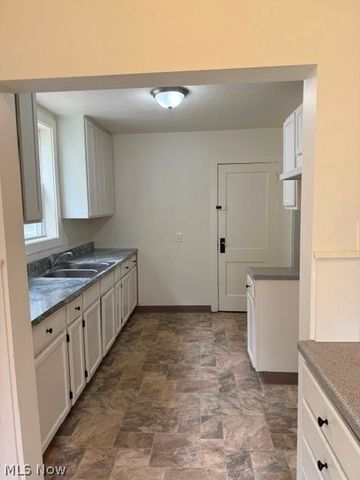 900 Beardsley Street, Akron, OH 44311