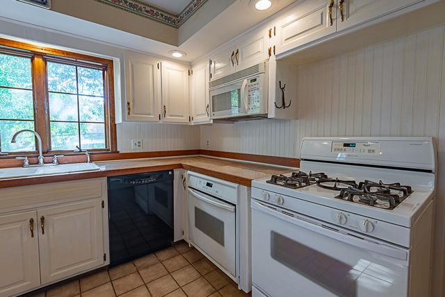 3546 E Cinnamon Place, Springfield, MO 65809