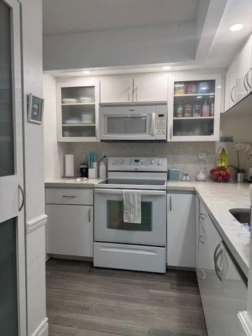 6800 Cypress Rd 512, Plantation, FL 33317