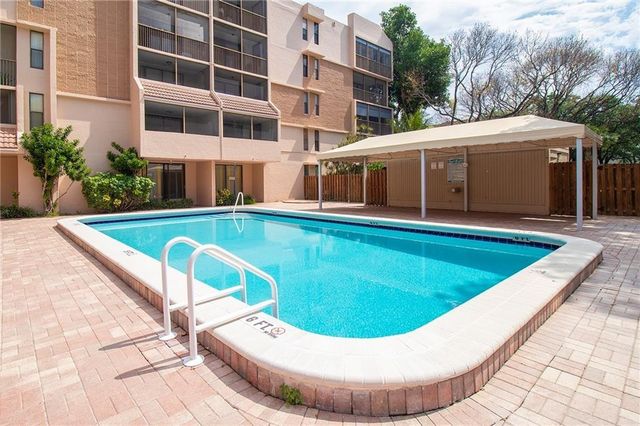 6800 Cypress Rd 512, Plantation, FL 33317