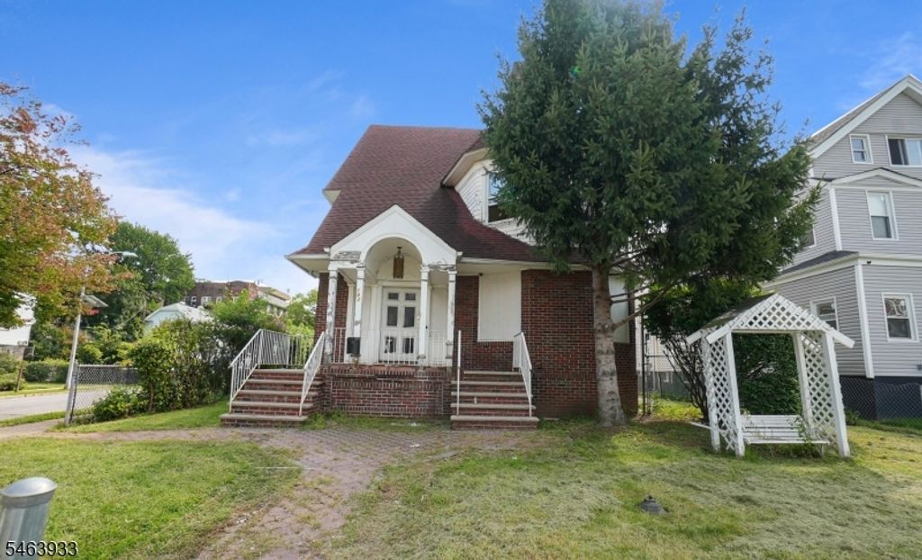 102 S Clinton St, East Orange City, NJ 07018 — exterior
