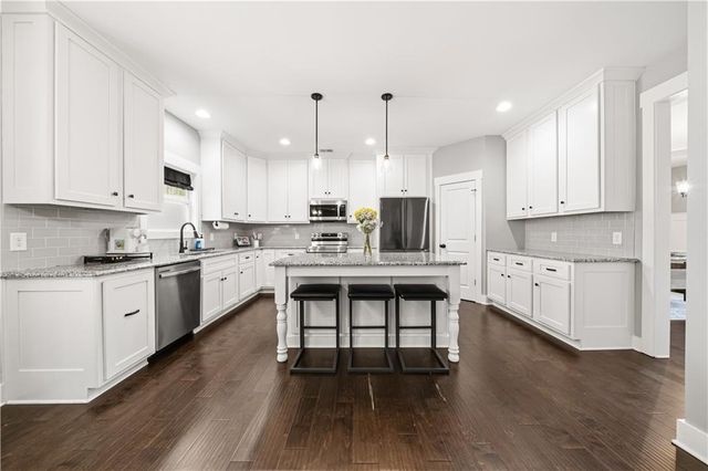 60 NE Grand Georgian Court NE, Cartersville, GA 30121