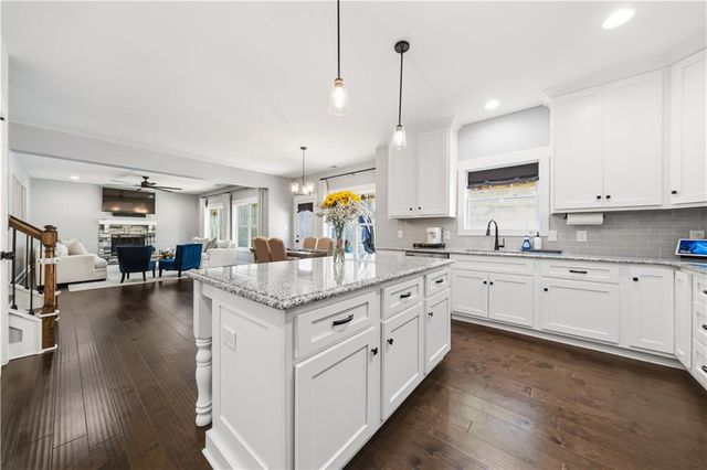 60 NE Grand Georgian Court NE, Cartersville, GA 30121