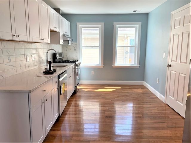 21 Oakland St 3, Cambridge, MA 02139
