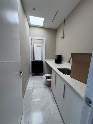 175 SW 7th St 2208, Miami, FL 33130