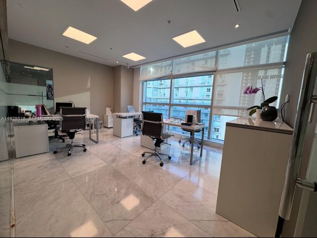 175 SW 7th St 2208, Miami, FL 33130