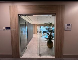 175 SW 7th St 2208, Miami, FL 33130