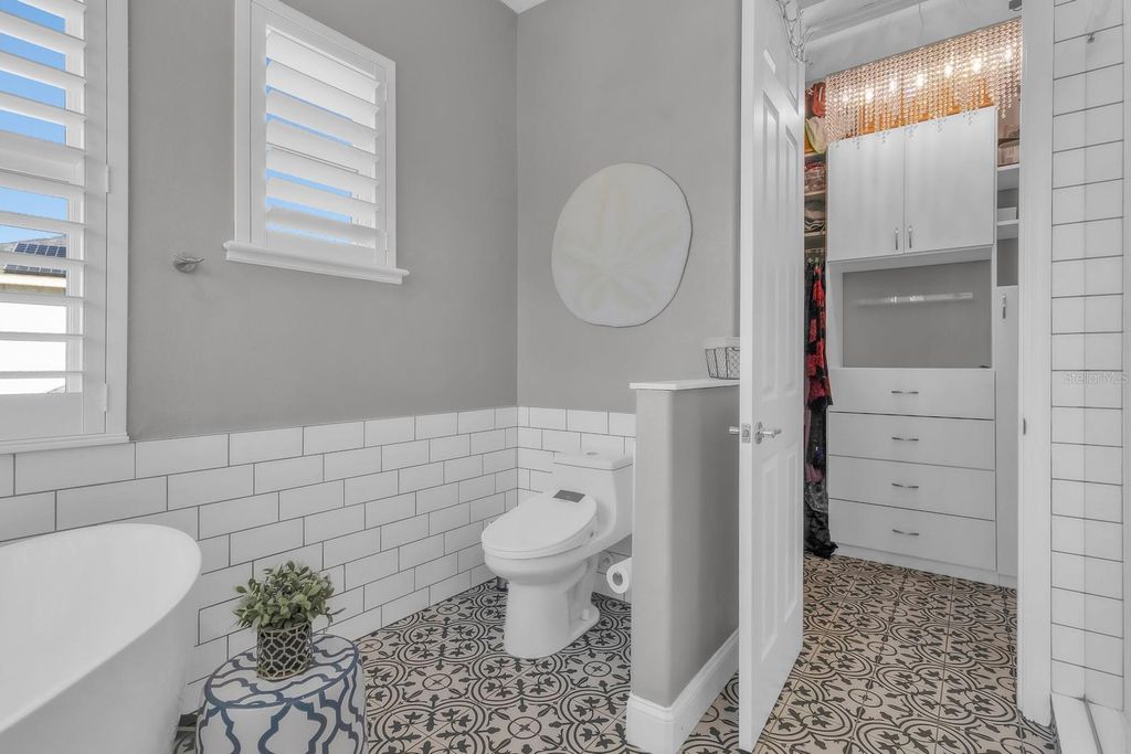 Image 12 of property listing at 1662 SWALLOWTAIL LANE, Sanford, FL 32771