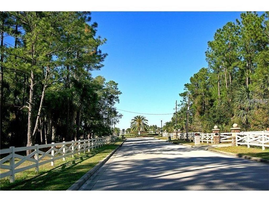 Image 7 of property listing at 1662 SWALLOWTAIL LANE, Sanford, FL 32771