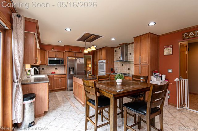 47038 Sarnus Drive, Macomb Township, MI 48044