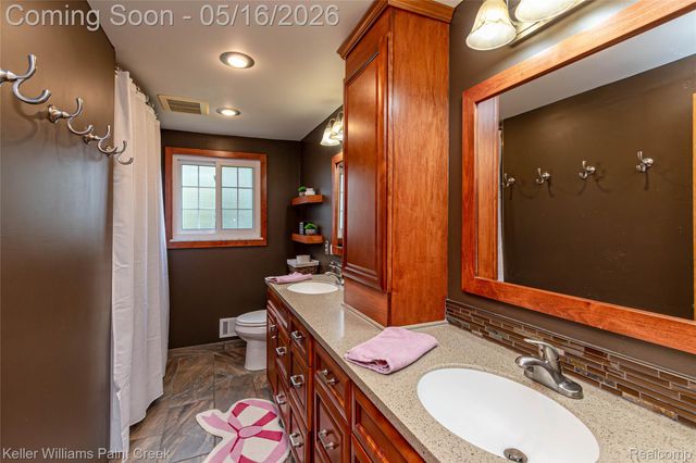 47038 Sarnus Drive, Macomb Township, MI 48044