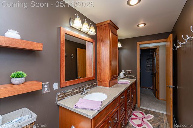 47038 Sarnus Drive, Macomb Township, MI 48044