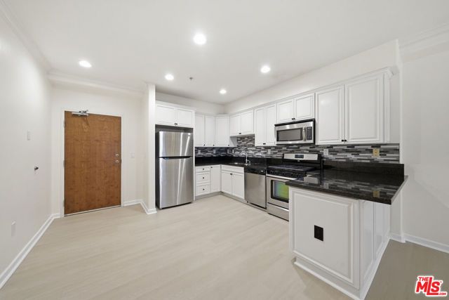 1037 Fedora Street 204, Los Angeles, CA 90006