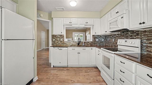 2800 Shadowbrook Lane, Winston-salem, NC 27103