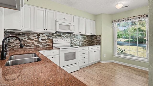 2800 Shadowbrook Lane, Winston-salem, NC 27103