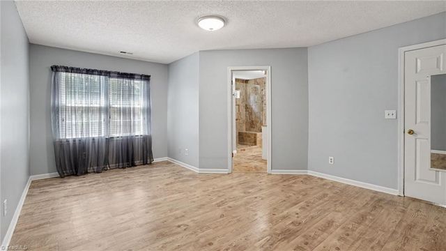 2800 Shadowbrook Lane, Winston-salem, NC 27103