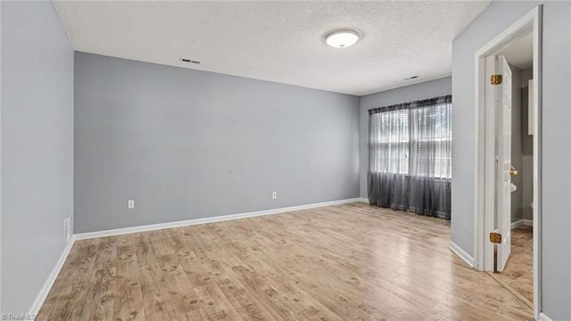 2800 Shadowbrook Lane, Winston-salem, NC 27103