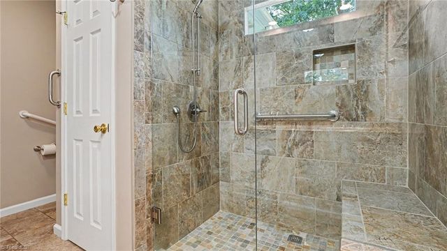 2800 Shadowbrook Lane, Winston-salem, NC 27103