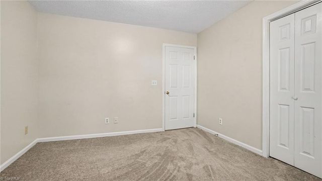 2800 Shadowbrook Lane, Winston-salem, NC 27103