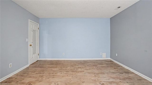 2800 Shadowbrook Lane, Winston-salem, NC 27103