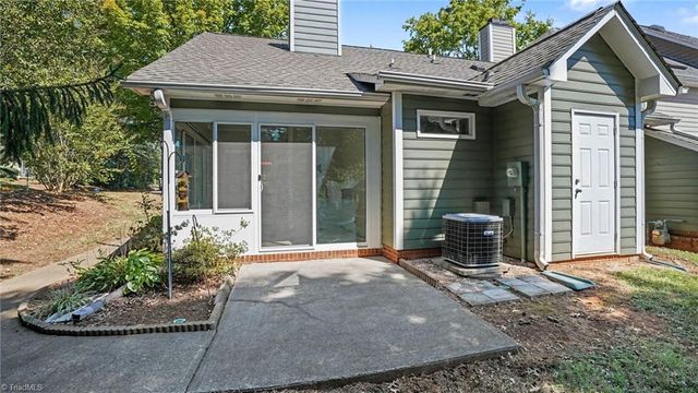 2800 Shadowbrook Lane, Winston-salem, NC 27103