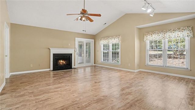 2800 Shadowbrook Lane, Winston-salem, NC 27103