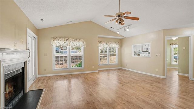 2800 Shadowbrook Lane, Winston-salem, NC 27103