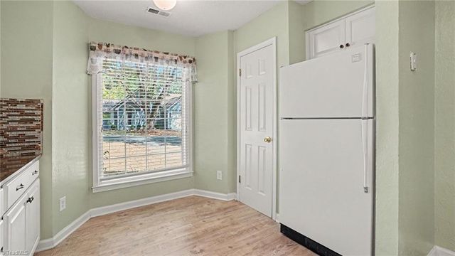 2800 Shadowbrook Lane, Winston-salem, NC 27103