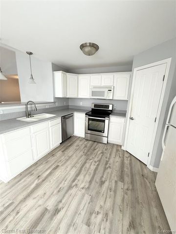 4131 Elizabeth Avenue, Canton, MI 48188