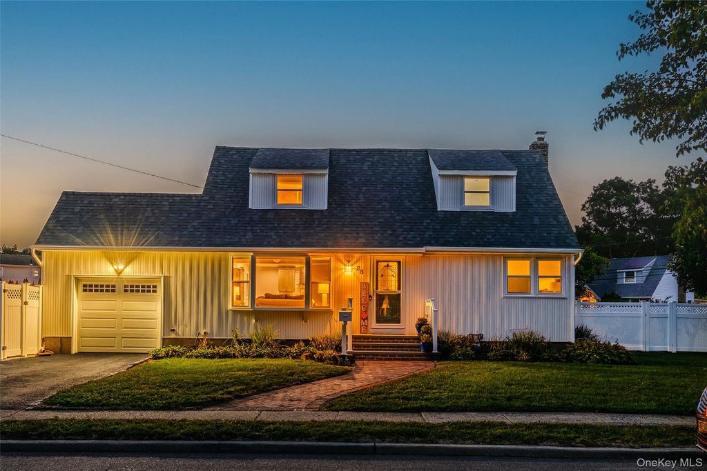 28 Willow Drive, Massapequa Park, NY 11762 — exterior