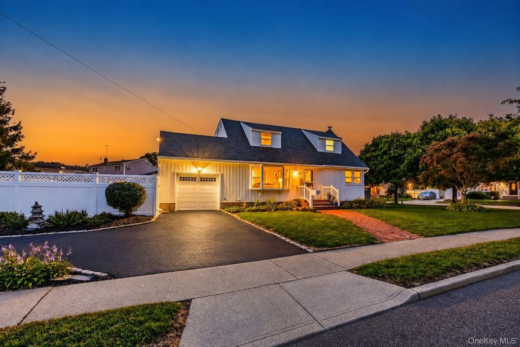 28 Willow Drive, Massapequa Park, NY 11762 — photo 3