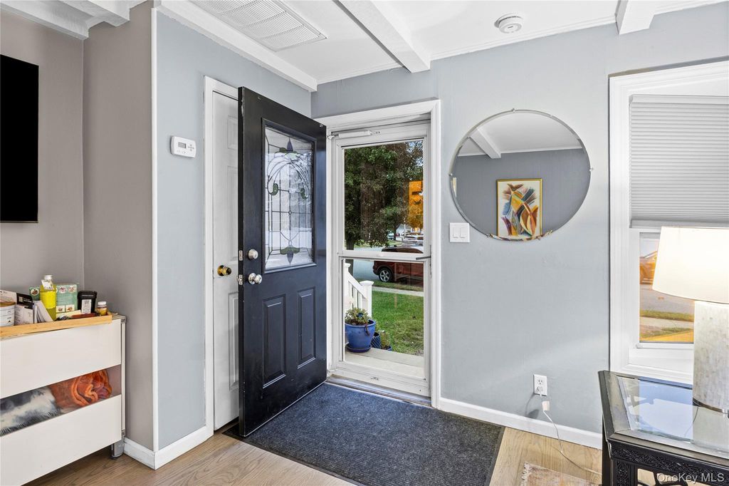 28 Willow Drive, Massapequa Park, NY 11762 — photo 4