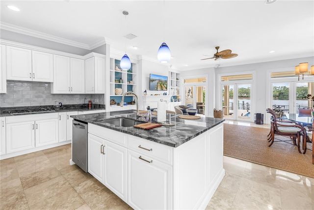 1133 ABBEYS WAY, Tampa, FL 33602