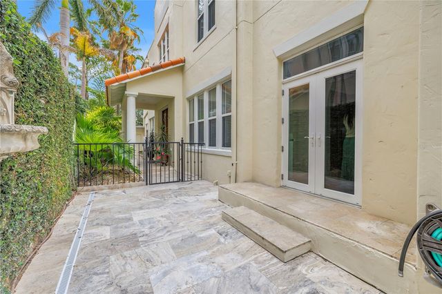 1133 ABBEYS WAY, Tampa, FL 33602