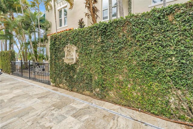 1133 ABBEYS WAY, Tampa, FL 33602