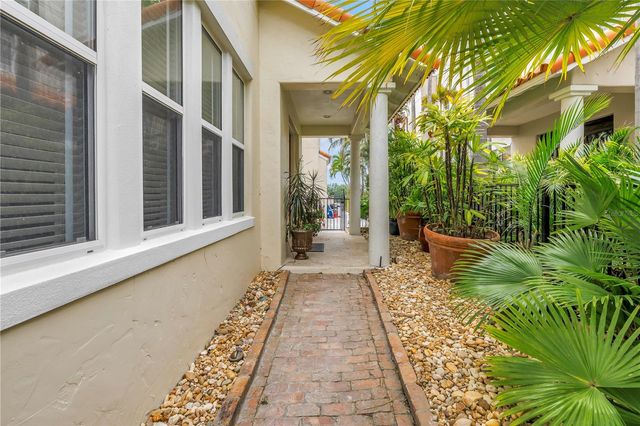 1133 ABBEYS WAY, Tampa, FL 33602