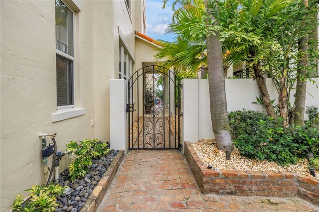 1133 ABBEYS WAY, Tampa, FL 33602