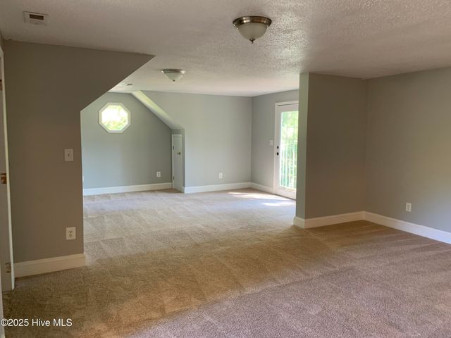 921 Hurricane Court, New Bern, NC 28560