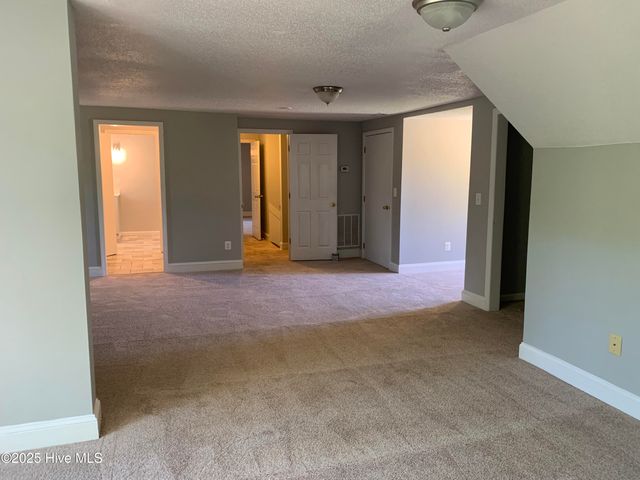 921 Hurricane Court, New Bern, NC 28560