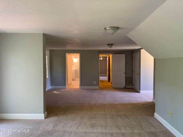 921 Hurricane Court, New Bern, NC 28560