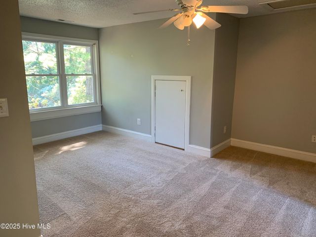 921 Hurricane Court, New Bern, NC 28560