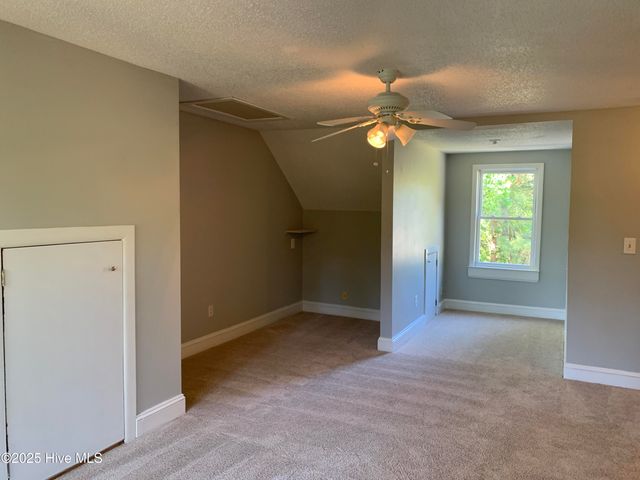 921 Hurricane Court, New Bern, NC 28560