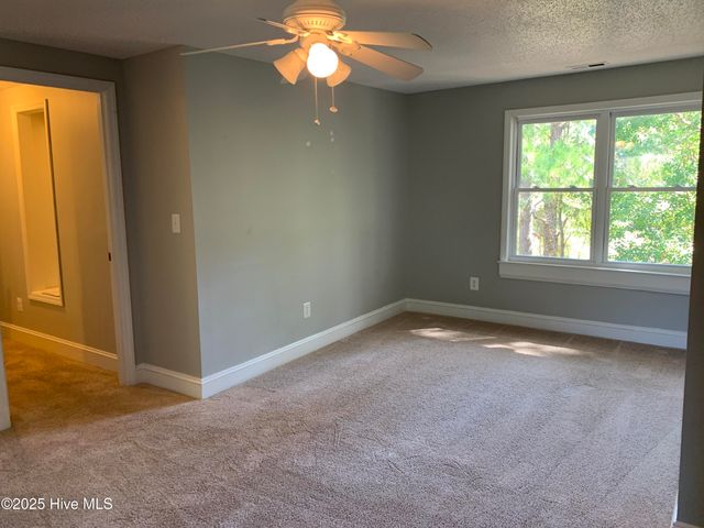 921 Hurricane Court, New Bern, NC 28560