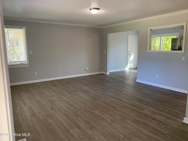 921 Hurricane Court, New Bern, NC 28560