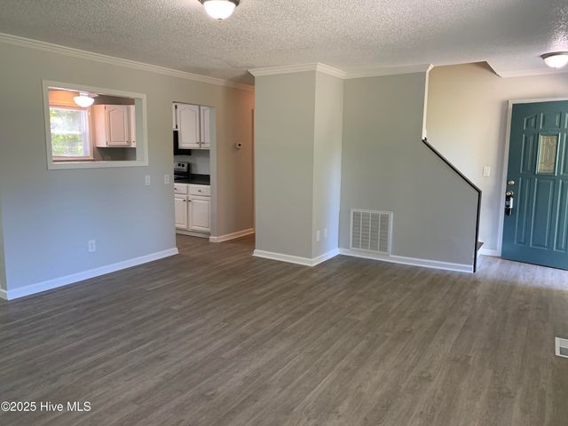 921 Hurricane Court, New Bern, NC 28560