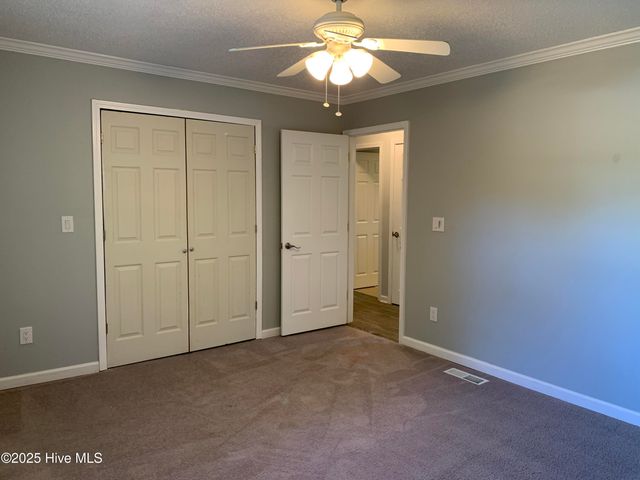 921 Hurricane Court, New Bern, NC 28560